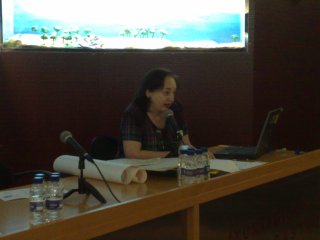 María José Fuster presentando Una investigación genealógica en los Pirineos Aragoneses